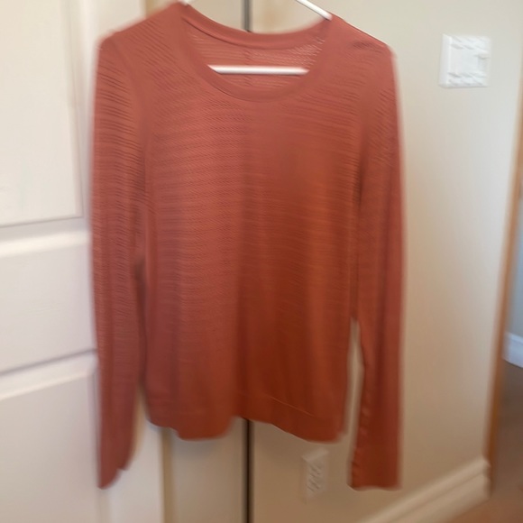 Lululemon perforated top - Picture 1 of 4